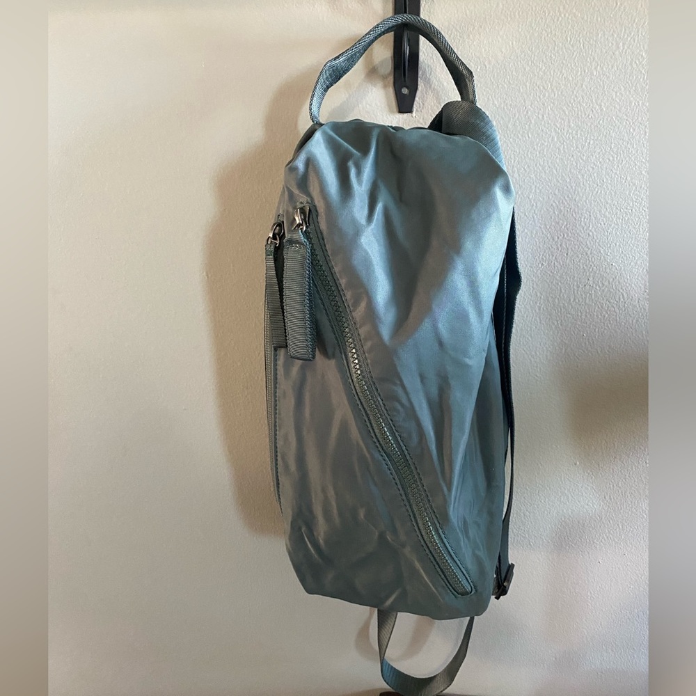 Lululemon Fast Track Bag